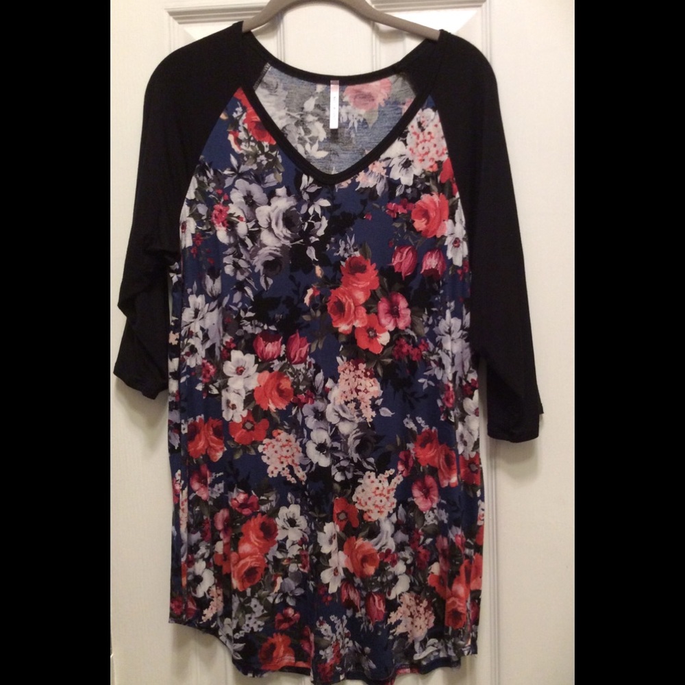 Black/Floral Tunic! EUC